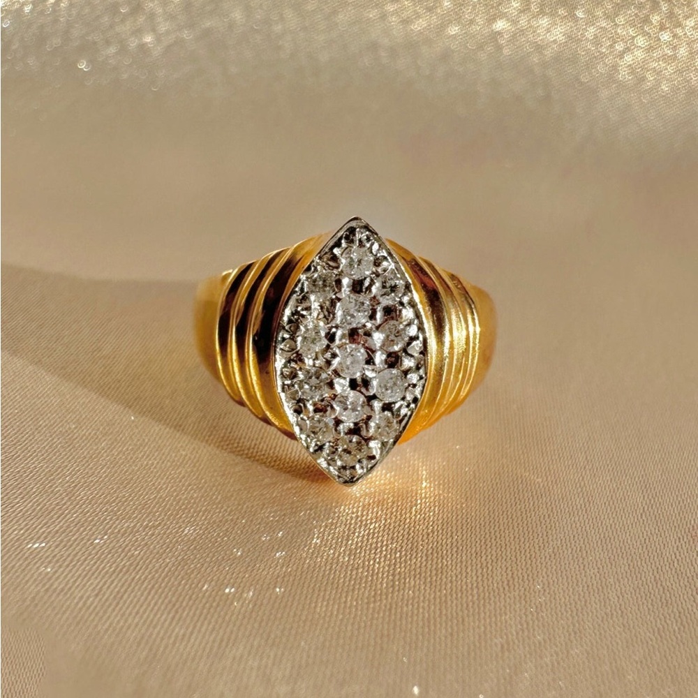 Vintage diamond ribbed marquis paved ring